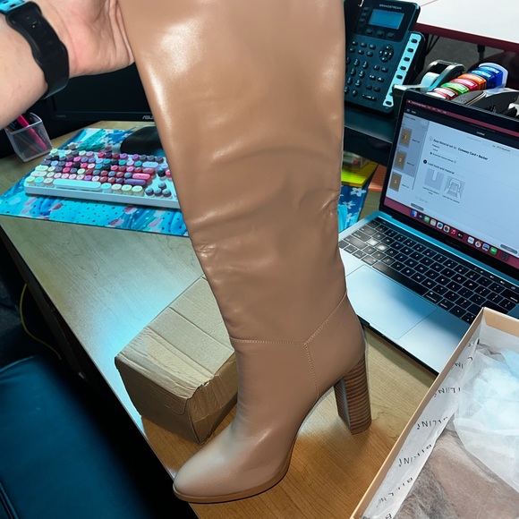 COPY - Calf high boots, just below the knee - Picture 1 of 3